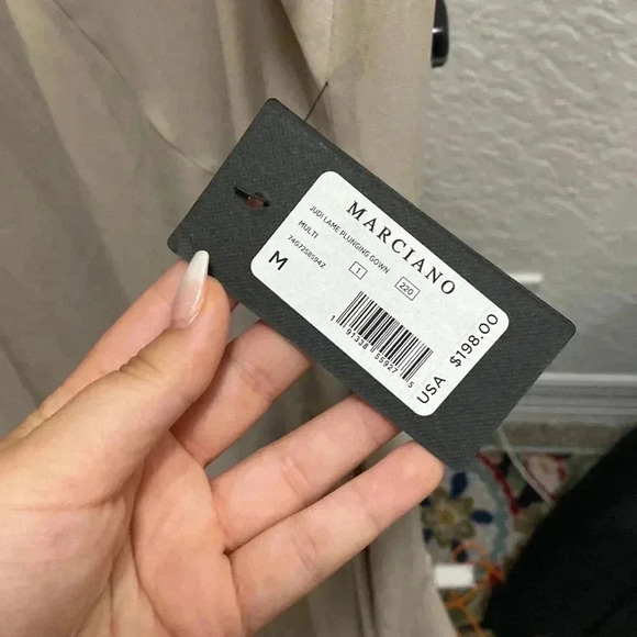 New with tags Marciano judi lame plunging gown - Picture 3 of 6